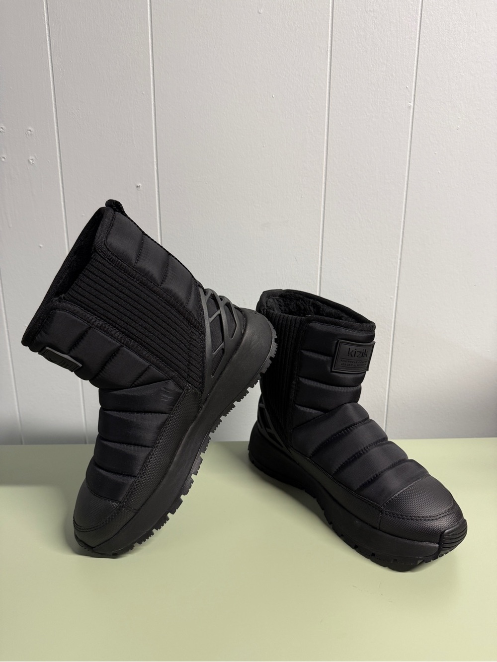 Kizik Montreal Hands Free Mid Snow Boot, Black, Women’s 7